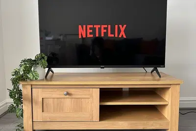 Image de Stylish 3bdr/1. 5 bathroom home! Ideal for groups and cosy get-aways.