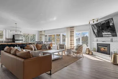 Image de Sleeps 12 on Longs Lake!