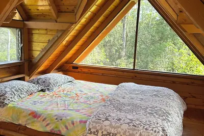 Image de Glam camping in a private artistic solar eco-cabin