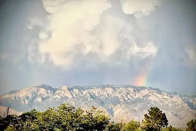 Image de Red Door Abq - Spacious 2 story/3 bed/3 bath -N Valley