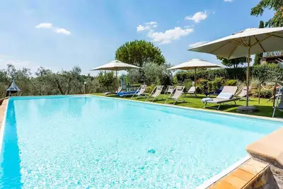 Image de Villa Raggiola - Six Chambres Villa, Couchages 12