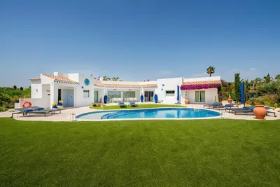 Image de Blueberry Breeze - Quatre Chambres Villa, Couchages 8