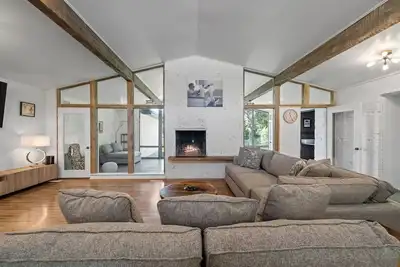 Image de Its not Unusual MidTerm Rental