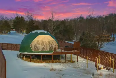 Image de Luna Dome - Lakefront w/ Hot Tub+ Wi-Fi+ Sleeps 4