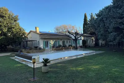 Image de Maison provençale de 360 m2 avec piscine chauffée idéale famille