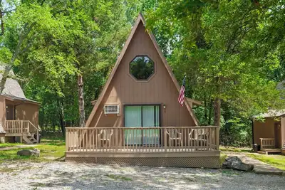 Image de One of our three large two bedroom “A” frame cabins at the Bar M Resort on Table Rock Lake