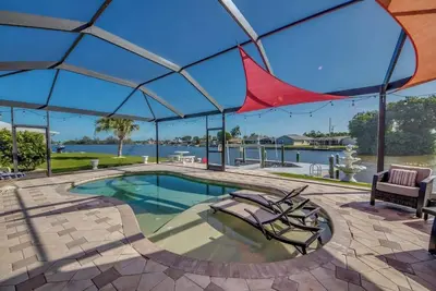 Image de Lake Kennedy water front villa