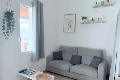 Image de Appartement en  bord de mer 300 de la plage et 30 minutes de l espagne
