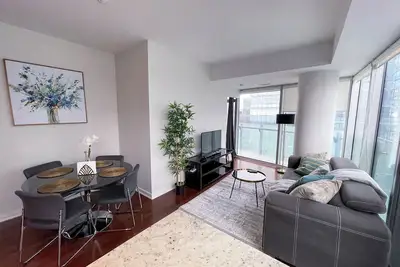 Image de Modern High-Rise Condo - Cn Tower and Lake Views