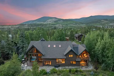 Image de Spacious Lodge with Sauna, Hot Tub & Alpine Recovery Room