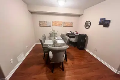 Image de Natures finest home environment. 10 minutes walk to all stores.