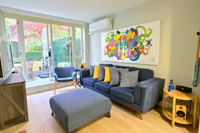 Image de Urban 2br Townhouse w/ Patio in Central Location