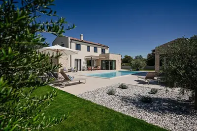 Image de Maison de luxe à Kras