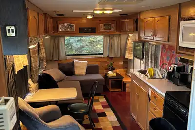 Image de Private Beach on a beautiful, small, spring-fed lake. Amazing Views & Sunsets!