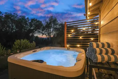 Image de Peaceful Yosemite Getaway - Hot Tub and Fire Pit!