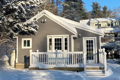 Image de Newly renovated 2-bedroom cottage; walking distance to Baboosic Lake Town Beach