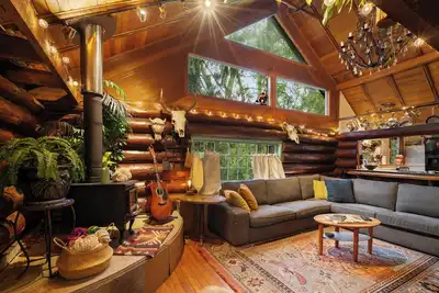 Image de Boho Forest Cabin Retreat Near the City!