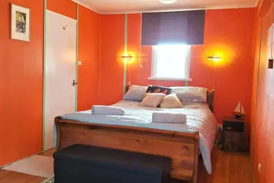 Image de Bright and cozy 2-bedroom holiday home for short or long stays!