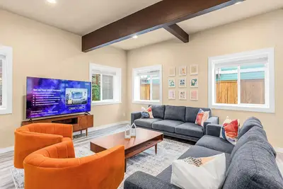 Image de Chic & Modern Retreat • Prime Location • Ac