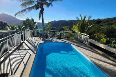 Image de Haut de villa 100m2 avec piscine vue sur les saintes et la soufrière