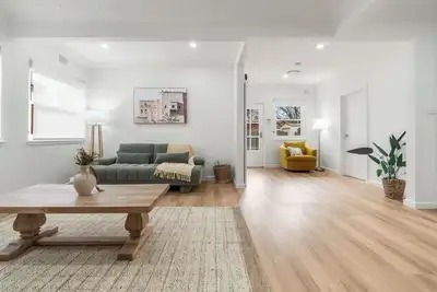 Image de Stylish Cbd Stay on Anson - Sleeps 8