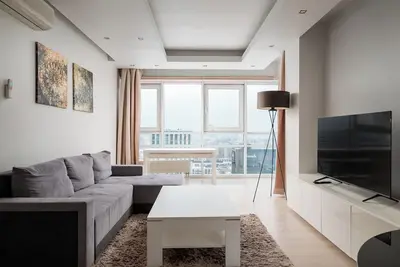 Platinum Tower Skyline Apartment