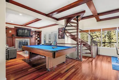 Image de Spacious 7br, 3-Story Home | Hot Tub, Sauna, Pool Table, Backyard & Trails