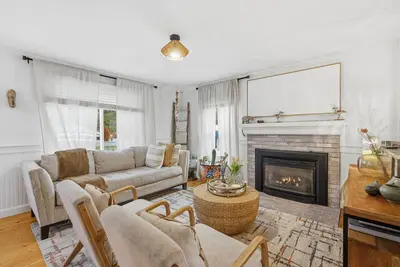 Image de Pet Friendly 3-Level Family Retreat with Fire Pit