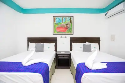 Image de 3 Vibrant Rooms Perfect for Budget Travelers | Free Parking Included