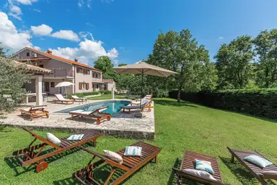 Image de Maison Morena s bazenom (87529-K1) - Tinjan