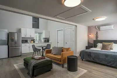 Image de Cozy Den - Minutes to Downtown Denver and near Red Rocks