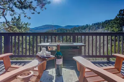 Image de 3-Br, amazing mountain views, game room, hot tub, 30min to Red Rocks