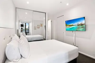 Image de Appartement élégant de 2 chambres à Southbank avec balcon et parking