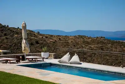 White Stone Villa, Cottage