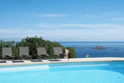 Image de Villa Paradiso with pool and sea view