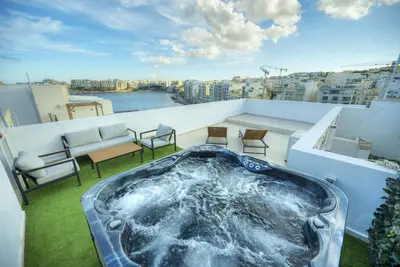 Image de Luxury seaview penthouse, roof terrace, hot tub Yvan1-1