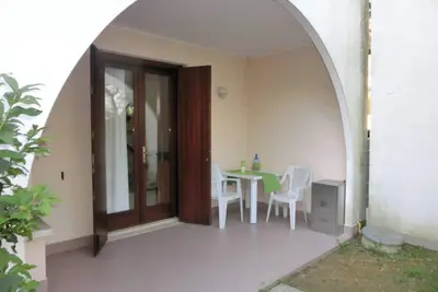 Image de Appartement confortable de deux chambres avec piscine