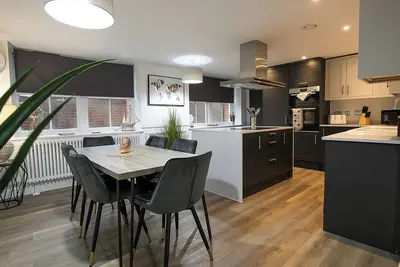 Image de Stunning Modern 3 Bed 3 En-suite Sea Front Apartment