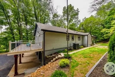 Image de World Cup Special: Fabulous 4-bedroom home in private secluded full-acre woods