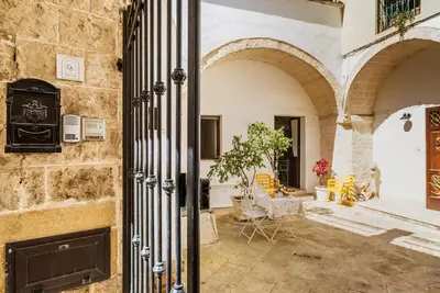 Image de Appartement « Dimora Egilò - Solarium » avec terrasse partagée, Wi-Fi et climatisation