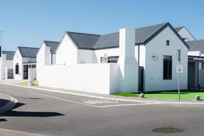 Image de Stylish 2-Bedroom House in Secure Estate | Ideal for Families