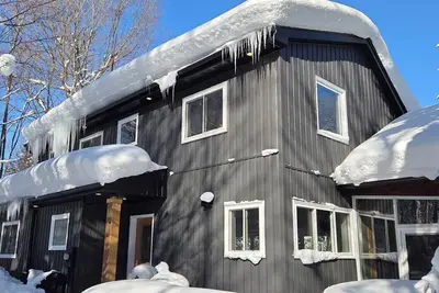 Image de Private cove on lake manitouwabing 4 bdrm cottage. close to town of mckellar