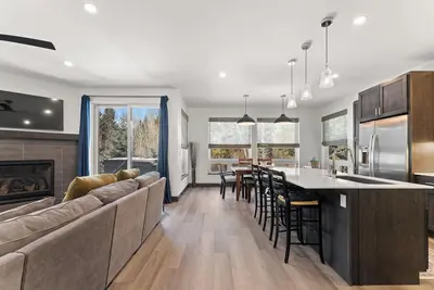 Image de Duplex Near 3 Ski Resorts with Private Hot Tub!