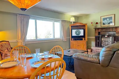 Image de The PentHouse- Pool, Hot tub, Bike to Moutain