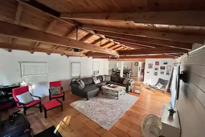 Spacious rustic house in Chatham, Ny