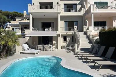 Image de Luxury 3 bedroom villa with pool. Easy walking to beach and restaurants.