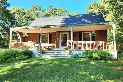 Image de Sun-filled Coastal Retreat / Beach Pass / 1plus mile to Blue Shutters / Near All