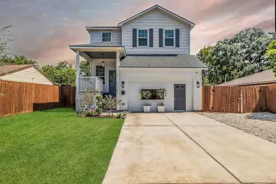 Image de Modern 4 Bed Home w/Private Garage Loft / Large Backyard Deck / Bbq Grill