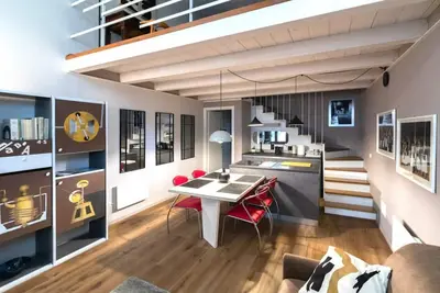 Image de Appartement deux pièces chaleureux au cœur du centre historique d’Arona, à 100 m du lacCasa degli Specchi est située dans le charmant centre historique d’Arona, à seulement 100 mètres des rives du lac Majeur. Un emplacement idéal pour découvr