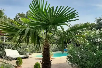 Image de maison au calme, ballades, piscine, lac du Verdon, village de Provence.